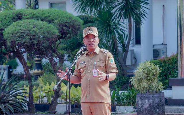Pimpin Apel Rutin, Bupati Karawang Ajak Seluruh ASN Hemat Energi