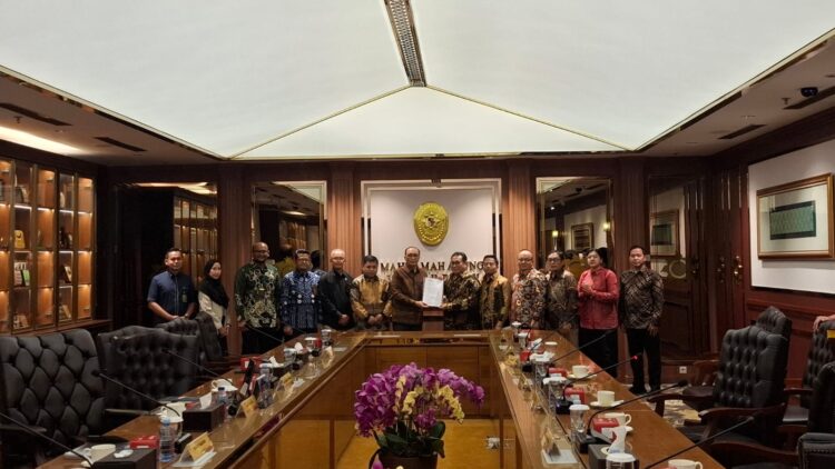 Langkah SMSI Membantu Mahkamah Agung Mengerem Tumpukan Perkara