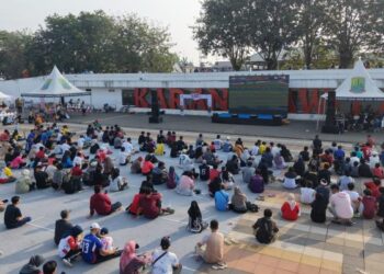 Ribuan Warga Semarakkan Nobar Juara di Lapangan Karangpawitan